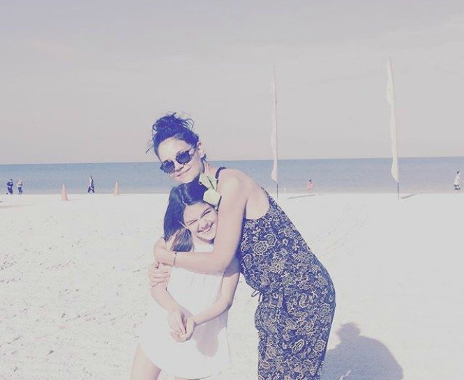 KATIE HOLMES VE KIZI SURI’NİN EĞLENCELİ TATİLİ