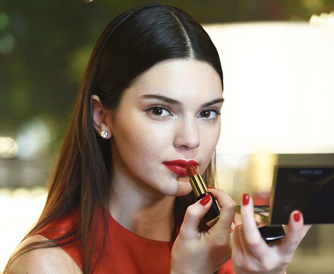 TÜM YAZ KULLANABİLECEĞİNİZ 5 UYGUN FİYATLI RUJ