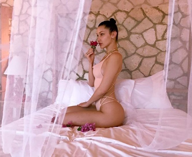 BU YAZIN NUDE BİKİNİ TRENDİNİ UYGULAMAK İÇİN ÜNLÜLERDEN İLHAM ALIN