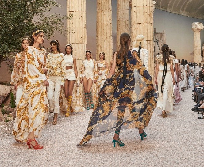 CHANEL CRUISE 2018 KOLEKSİYONUN ÖNE ÇIKAN GÖRÜNÜMLERİ