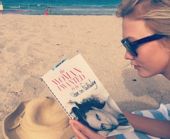 PLAJDA OKUMANIZ İÇİN EN İDEAL 10 KİTAP ÖNERİSİ