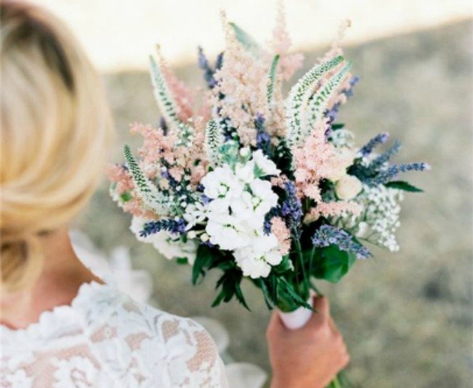 YAZ DÜĞÜNLERİ İÇİN ÖNE ÇIKAN 5 GELİN BUKETİ TRENDİ