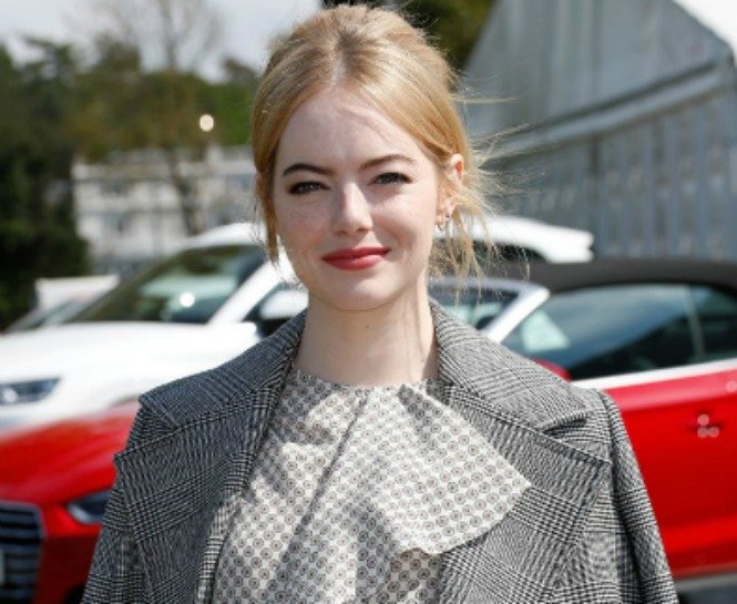 EMMA STONE’UN YENİ SAÇ RENGİ