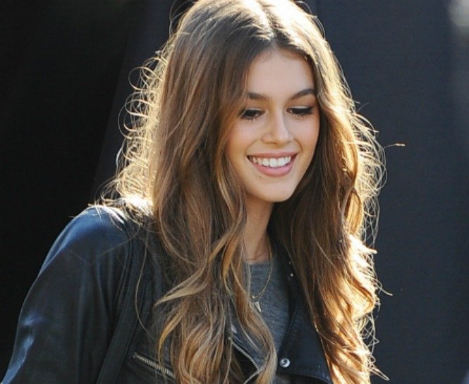 KAIA GERBER’IN YAZ DALGALARI