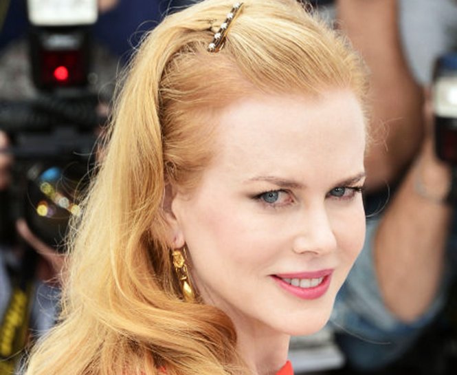 YAZ DÜĞÜNLERİ İÇİN EN İYİ SAÇ MODELLERİ