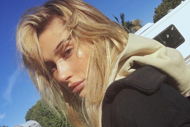 Yaz Boyunca Işıldamak İçin Mutlaka Edinmeniz Gereken 10 Aydınlatıcı