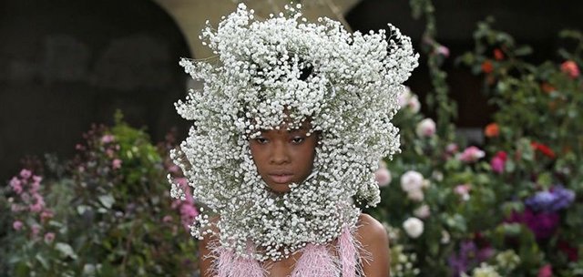 RODARTE İLKBAHAR 2018 DEFİLESİNDEN ÖNE ÇIKAN GÖRÜNÜMLER