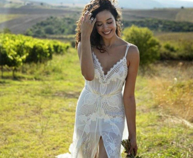 AZRA AKIN VE ATAKAN KORU EVLENDİ