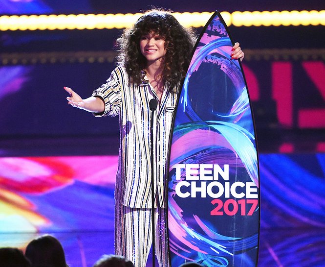 TEEN CHOICE AWARDS 2017 KIRMIZI HALISINDAN EN İYİ GÖRÜNÜMLER