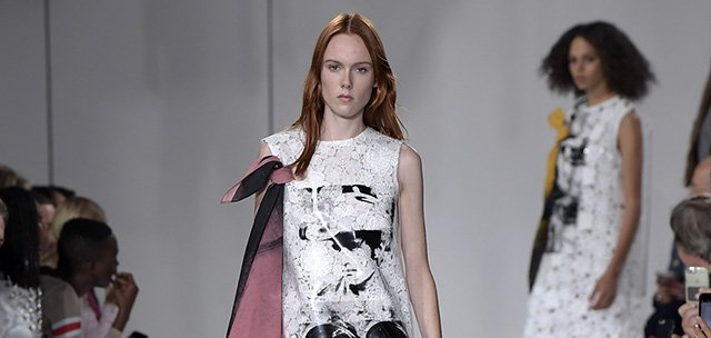 CALVIN KLEIN İLKBAHAR 2018 DEFİLESİNDEN ÖNE ÇIKAN GÖRÜNÜMLER