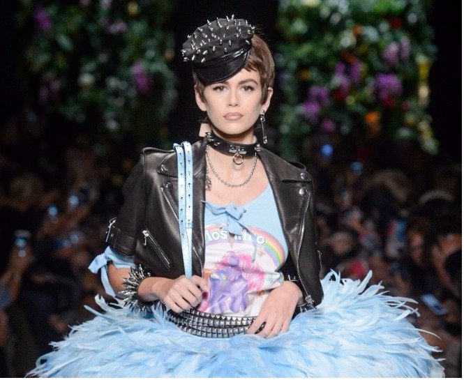 KAIA GERBER’IN MODA HAFTALARINDAKİ EN İYİ GÖRÜNÜMLERİ