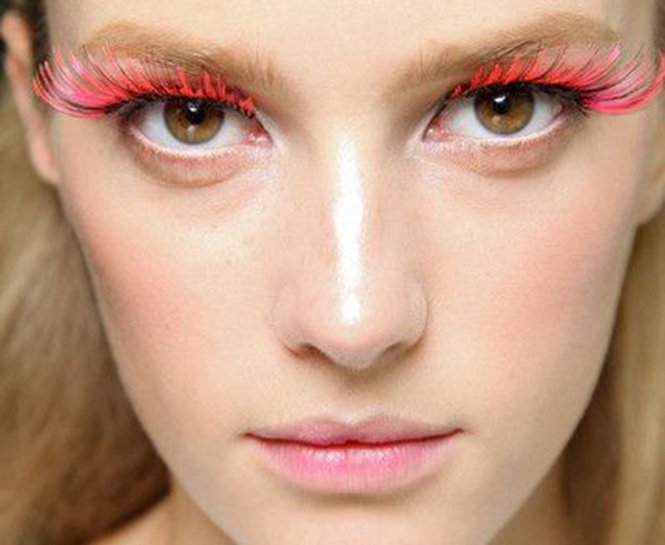 INSTAGRAM’IN YENİ TRENDİ DENİZ KIZI KİRPİKLERİ