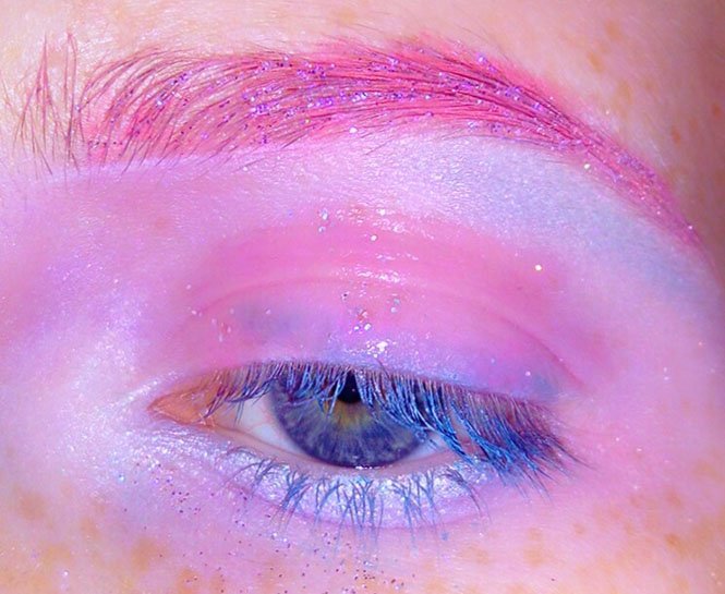 GÖZ KAPAKLARINDA GLOSS ETKİSİ