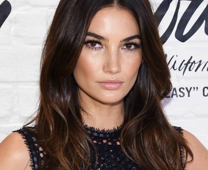 GEÇMİŞTEN GÜNÜMÜZE TÜM ZAMANLARIN MAKYAJ ALIŞKANLIKLARI