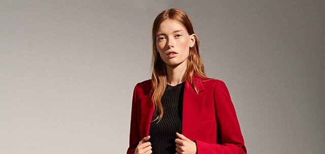 GÜÇLÜ VE FEMİNEN YENİ KOLEKSİYONUYLA MANGO YİNE KALPLERİ ÇALIYOR