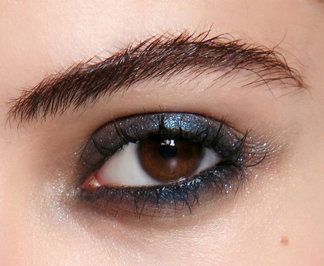 BU SEZON KOPYA ÇEKEBİLECEĞİNİZ 15 FARKLI DUMANLI GÖZ MAKYAJI