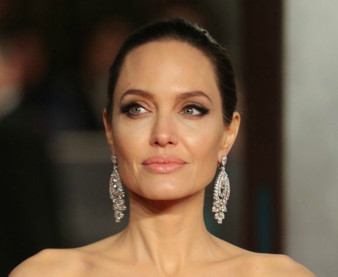 71. BAFTA ÖDÜLLERİ’NİN İLHAM VERİCİ GÜZELLİK GÖRÜNÜMLERİ