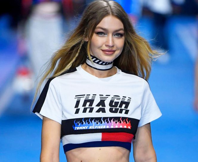 GIGI HADID’İN SON TOMMY HILFIGER KOLEKSİYONUNDAN ÖNE ÇIKAN GÖRÜNÜMLER