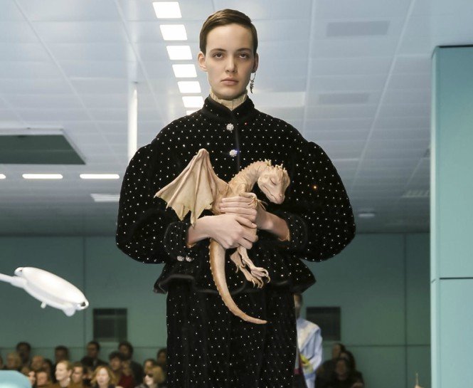 GUCCİ SONBAHAR / KIŞ 2018-19 DEFİLESİNİN İLGİ ÇEKİCİ NOKTALARI