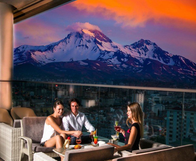 GÖZ ARDI EDİLEMEYECEK BİR CAZİBE NOKTASI: RADISSON BLU KAYSERİ