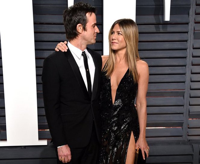 JENNIFER ANISTON VE JUSTIN THEROUX BOŞANIYOR!