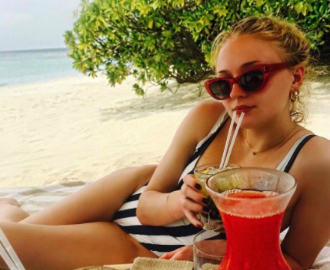 JOE JONAS VE SOPHIE TURNER’IN ROMANTİK TROPİKAL TATİLİ