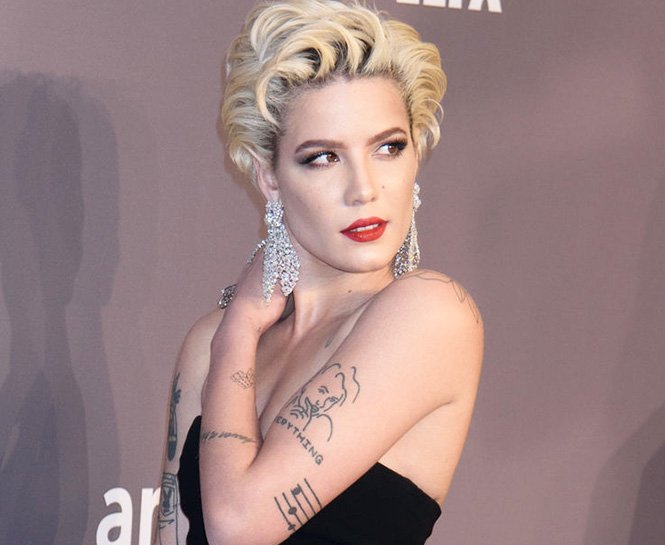 MAKYAJ ARTİSTLERİNDEN ÇOK AMAÇLI KULLANABİLECEĞİNİZ 5 MAKYAJ MALZEMESİ ÖNERİSİ