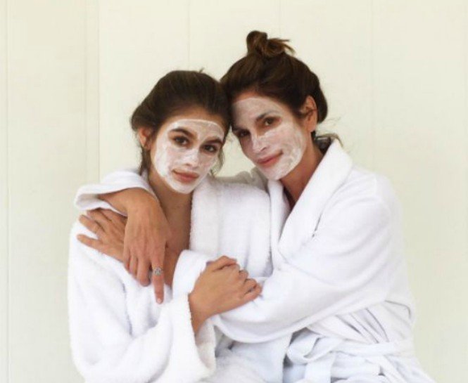 PARLAK BİR CİLT İÇİN EV YAPIMI YÜZ MASKELERİ