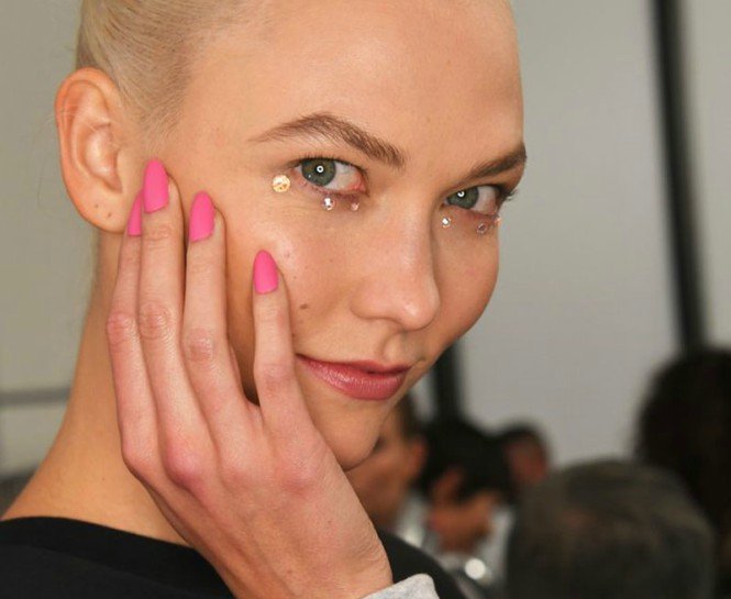 SARARMIŞ TIRNAKLARI TEDAVİ ETMENİN 3 ADIMI