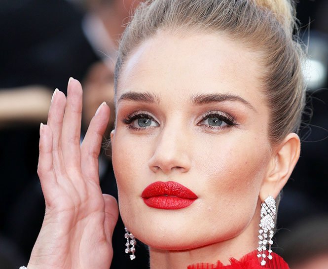 ÜNLÜ MAKYAJ ARTİSTLERİNDEN DAHA DOLGUN GÖRÜNÜMLÜ DUDAKLAR İÇİN 8 ÖNERİ