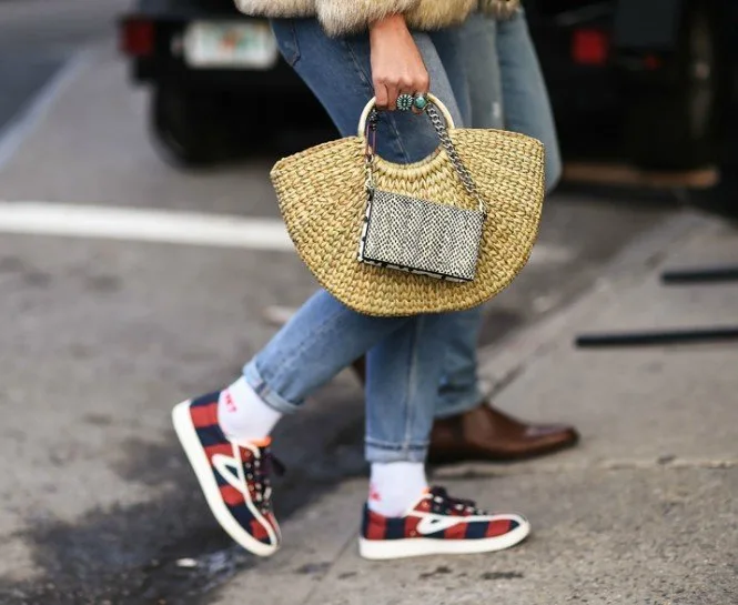 AYNI ANDA İKİ ÇANTA KULLANIMININ CEZBEDİCİ 6 YANI