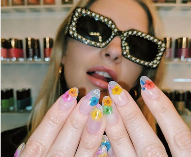 BAHARI FLORAL TIRNAK TRENDİYLE KARŞILIYORUZ