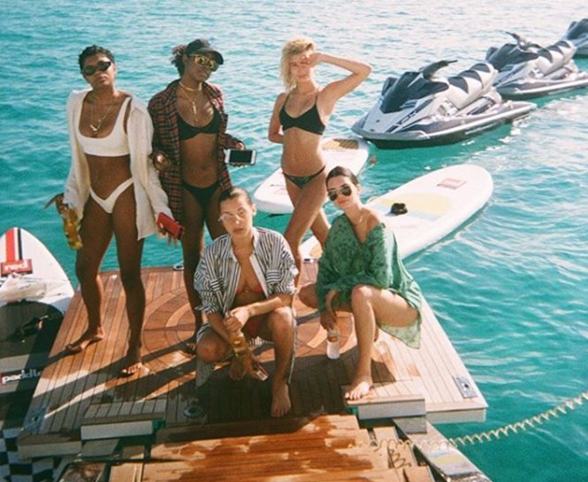 BELLA HADID VE KENDALL JENNER TATİL ANILARINI AÇTI