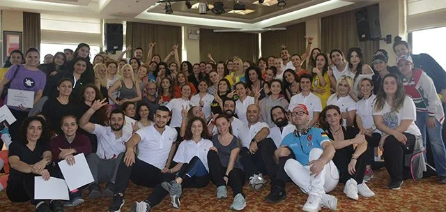 ‘B-AKADEMİ’ İLK EĞİTİMİNİ 150 KİŞİLİK BİR KATILIMLA İZMİR’DE GERÇEKLEŞTİRDİ