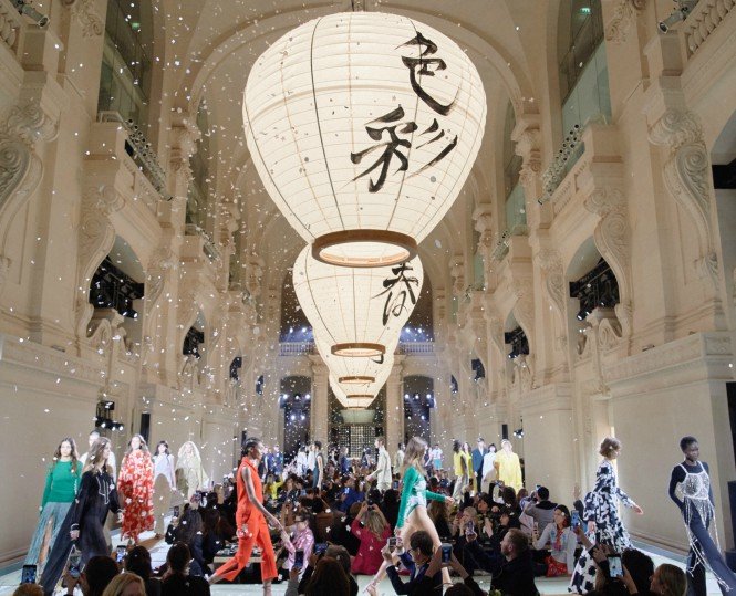 H&M STUDIO İLKBAHAR / YAZ 2018 KOLEKSİYONUNUN ÖNE ÇIKAN DETAYLARI