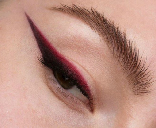 INSTAGRAM’DAN KOPYA ÇEKEBİLECEĞİNİZ 8 SIRA DIŞI EYELINER MODELİ