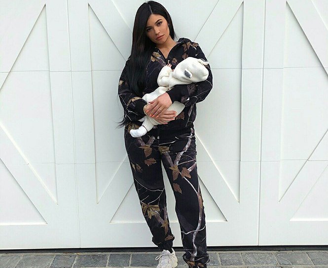 KYLIE JENNER DOĞUM SONRASI İLK KEZ KAMERA KARŞISINDA!