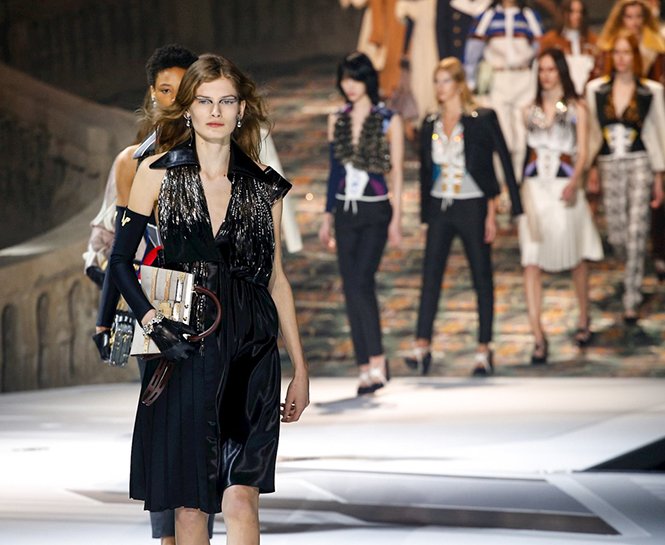 LOUIS VUITTON SONBAHAR/KIŞ 2018-19 DEFİLESİNİN DİKKAT ÇEKEN DETAYLARI