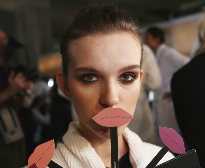 RAŞİT BAĞZIBAĞLI SONBAHAR / KIŞ 2018 DEFİLESİNİN GÜZELLİK GÖRÜNÜMLERİ