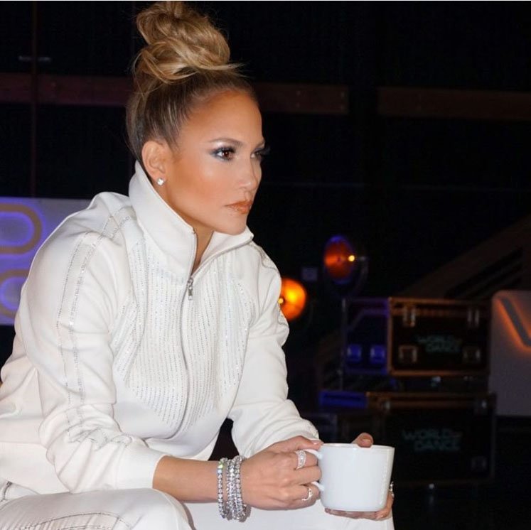 JENNIFER LOPEZ BRONZER MI ÇIKARIYOR?