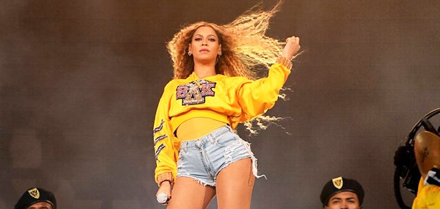 BEYONCE’NİN COACHELLA KOSTÜMLERİNİ DERİNLEMESİNE İNCELEYİN