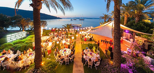 AŞKINIZ BU AYRICALIĞI HAKEDİYOR!