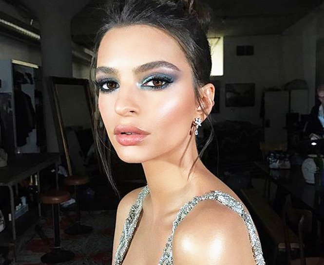 EMILY RATAJKOWSKI’NİN MAKYAJ ARTİSTİNDEN IŞILTILI BİR CİLDİN SIRLARI