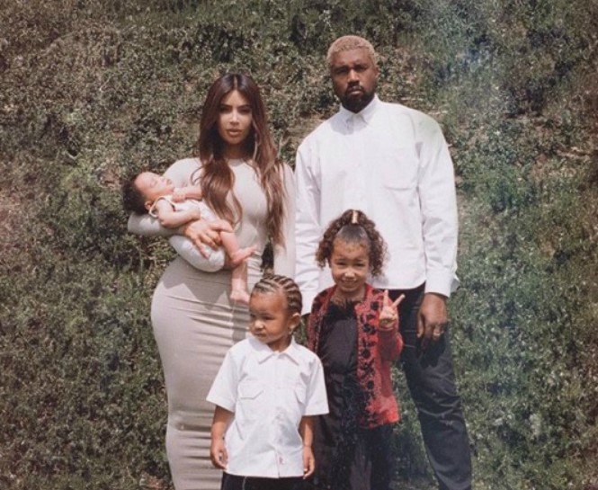 KIM KARDASHIAN VE MÜKEMMEL AİLE TABLOSU