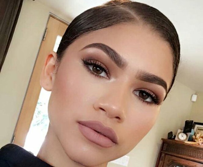 MONOKROM MAKYAJ DENEMEK İSTEYENLER İÇİN 7 ÜRÜN