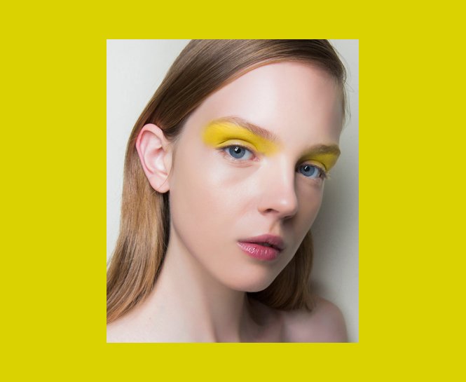 SEZONUN TRENDİ SARI RENGİ MAKYAJINIZA EKLEYİN