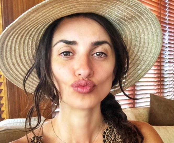 PENELOPE CRUZ’UN KUSURSUZ VE MAKYAJSIZ SELFIE’Sİ