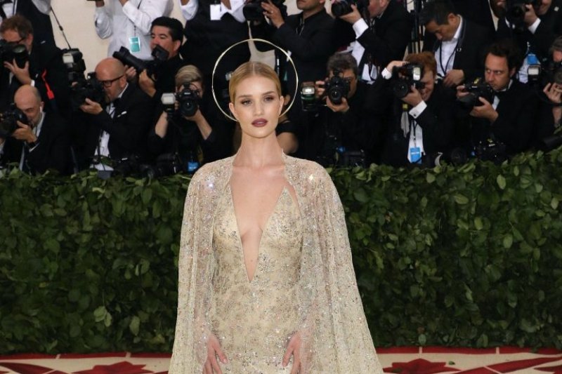 Rosie Huntington-Whiteley Ve Victoria Beckham’in Favori Nemlendiricisi ile Tanışın