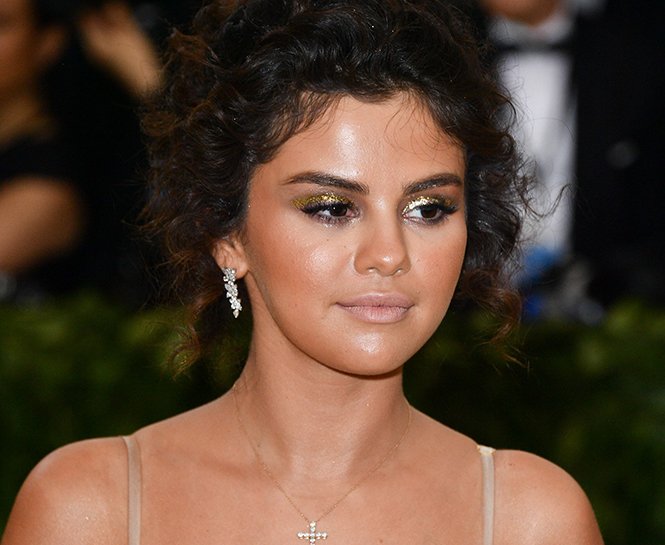 SELENA GOMEZ’DEN MET GALA ELEŞTİRİLERİNE ESPRİLİ YANIT