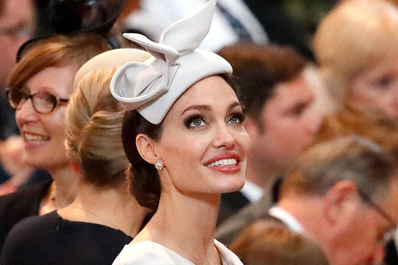 Angelina Jolie’nin Kraliyet Çizgisindeki Stili
